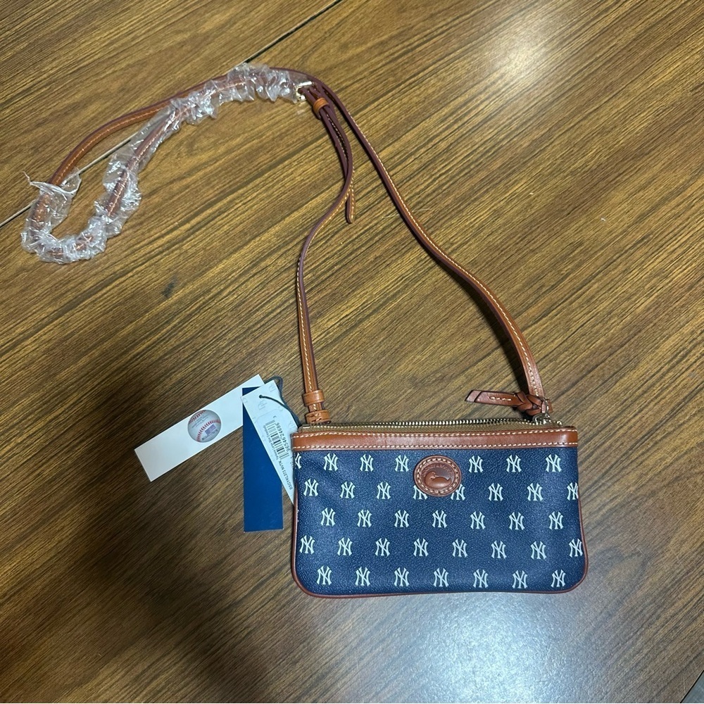 Dooney & Bourke MLB New York Yankees Large Slim Crossbody - Yankees - Picture 5 of 10